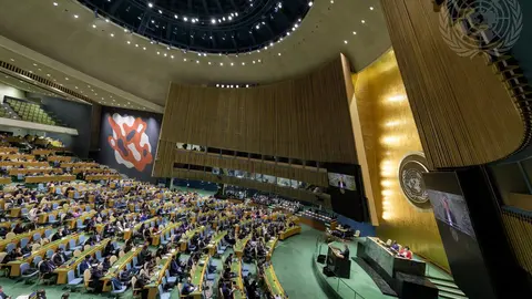 La Asamblea General vota para suspender la membres&iacute;a de Rusia en el Consejo de Derechos Humanos. 
UN Photo/Manuel El&iacute;as